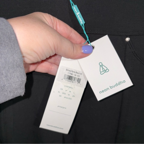 Neon Buddha Black Leggings with Slim Fit Button Accent Full-Length Design NWT - Picture 3 of 7